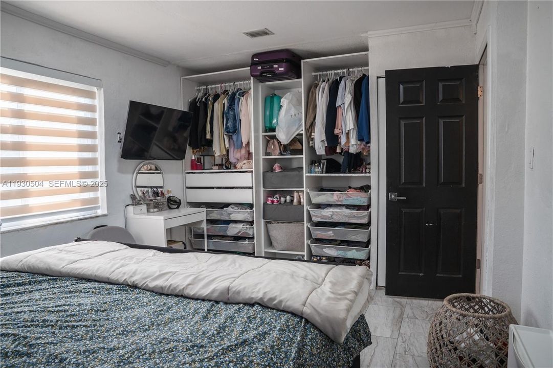 For Sale: $775,000 (3 beds, 3 baths, 1400 Square Feet)