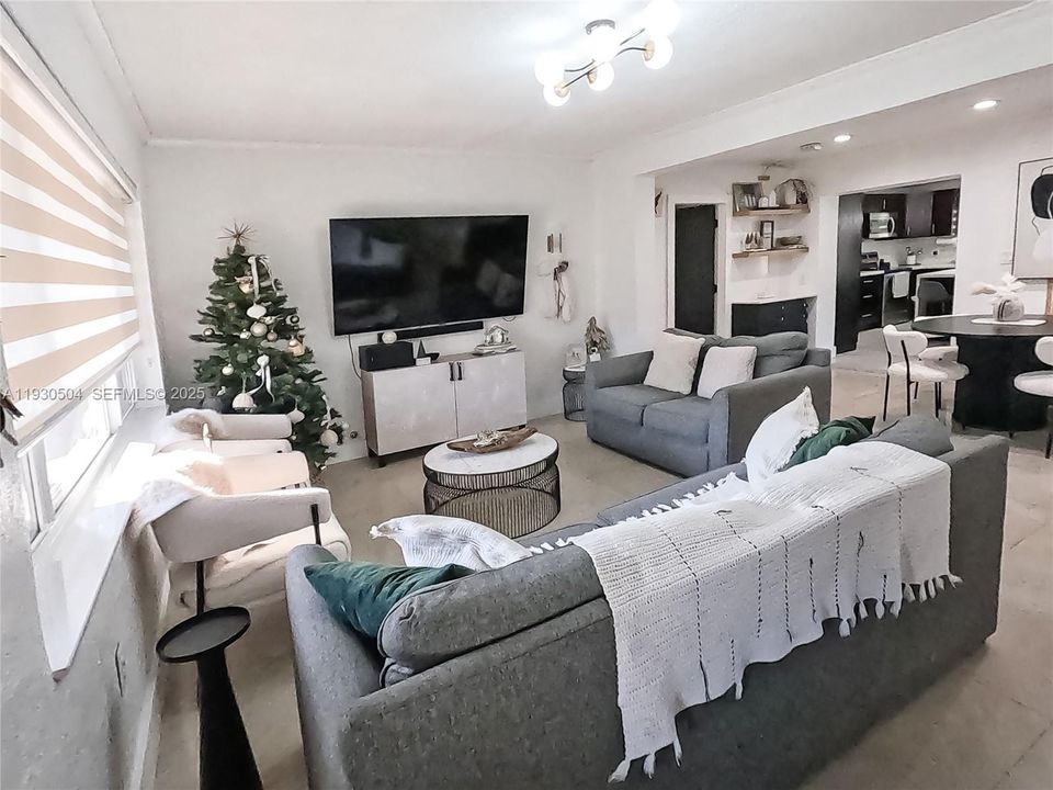 For Sale: $775,000 (3 beds, 3 baths, 1400 Square Feet)