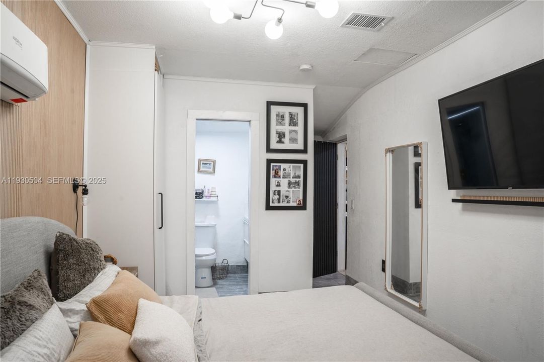 For Sale: $775,000 (3 beds, 3 baths, 1400 Square Feet)