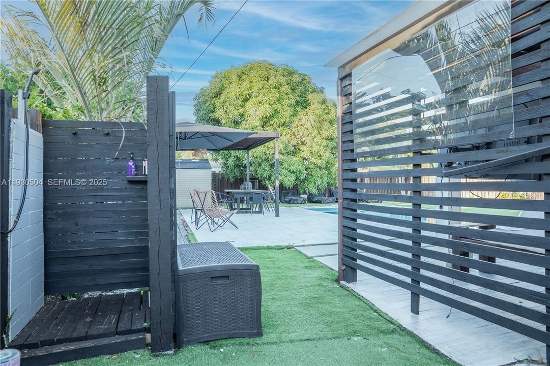 For Sale: $775,000 (3 beds, 3 baths, 1400 Square Feet)