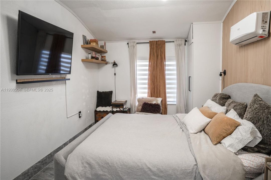 For Sale: $775,000 (3 beds, 3 baths, 1400 Square Feet)