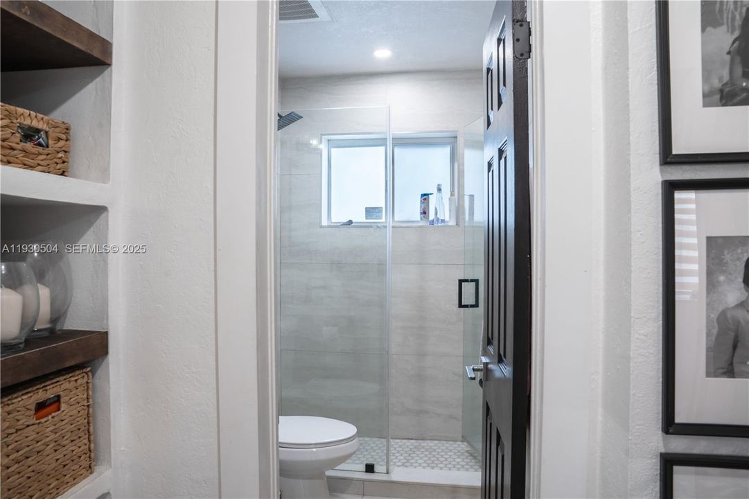 For Sale: $775,000 (3 beds, 3 baths, 1400 Square Feet)