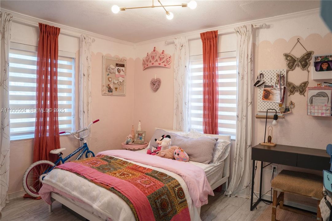 For Sale: $775,000 (3 beds, 3 baths, 1400 Square Feet)