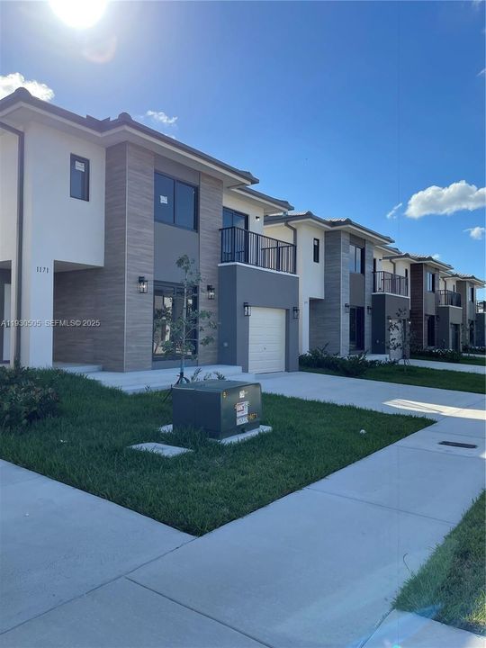 For Rent: $3,250 (5 beds, 4 baths, 2281 Square Feet)