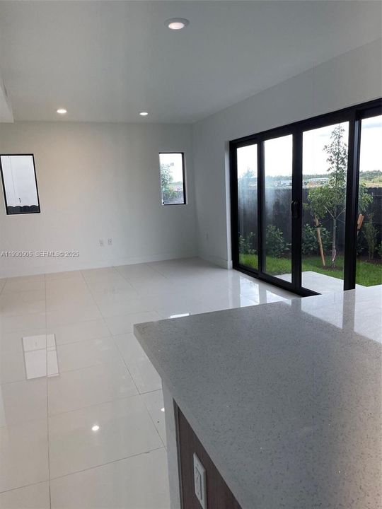 For Rent: $3,250 (5 beds, 4 baths, 2281 Square Feet)