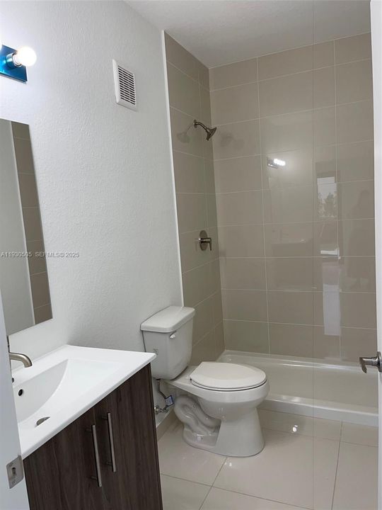 For Rent: $3,250 (5 beds, 4 baths, 2281 Square Feet)