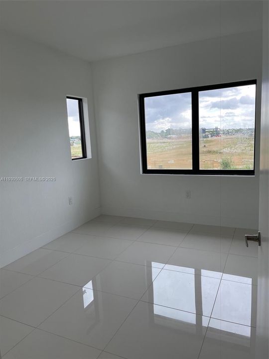 For Rent: $3,250 (5 beds, 4 baths, 2281 Square Feet)