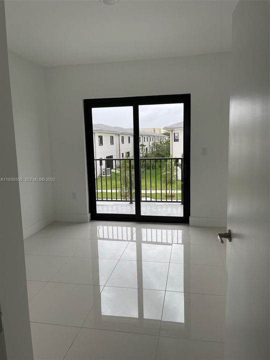 For Rent: $3,250 (5 beds, 4 baths, 2281 Square Feet)