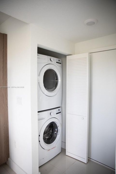 For Rent: $3,250 (5 beds, 4 baths, 2281 Square Feet)