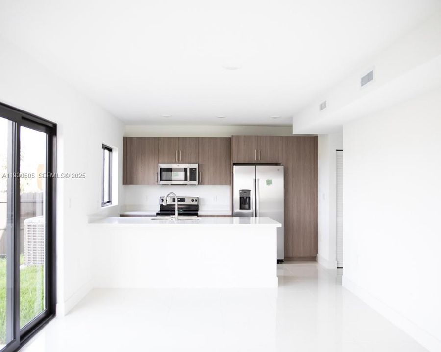 For Rent: $3,250 (5 beds, 4 baths, 2281 Square Feet)