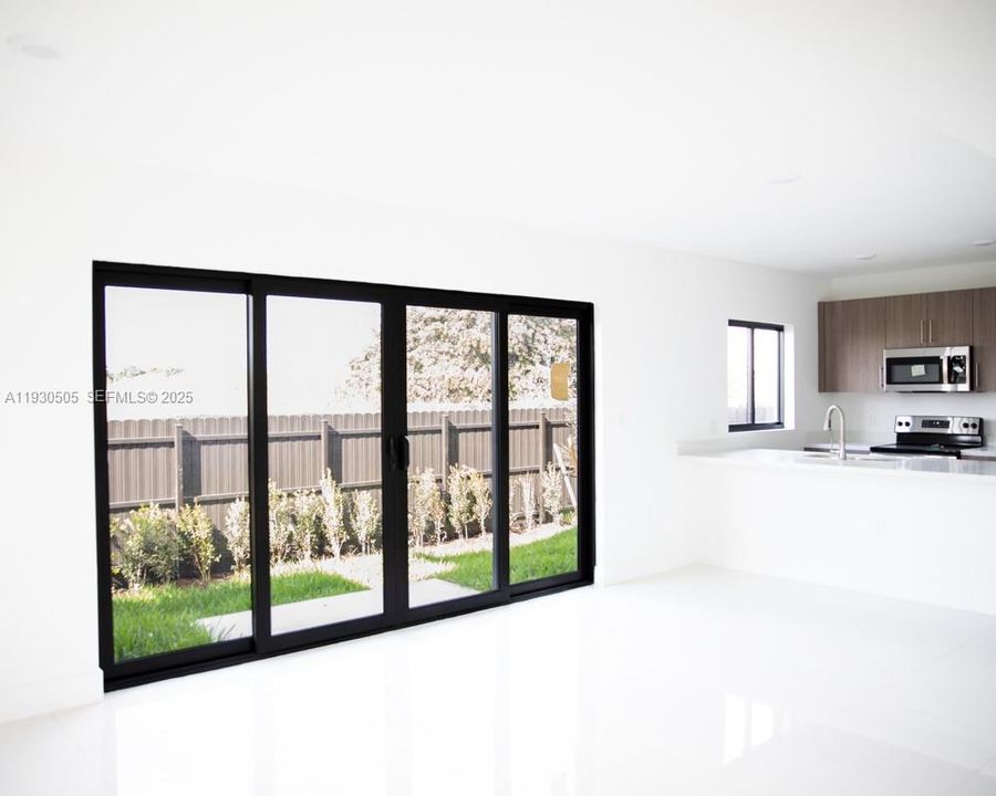 For Rent: $3,250 (5 beds, 4 baths, 2281 Square Feet)