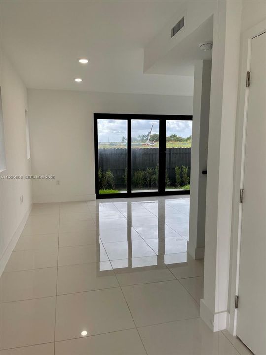 For Rent: $3,250 (5 beds, 4 baths, 2281 Square Feet)