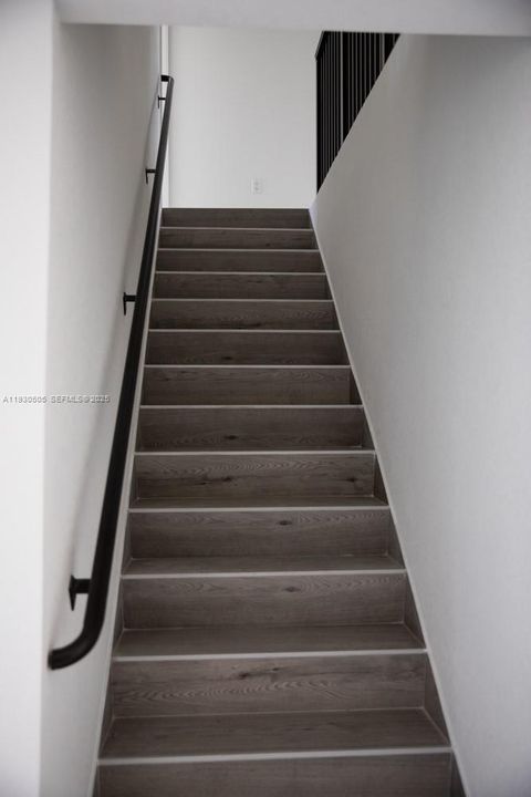 For Rent: $3,250 (5 beds, 4 baths, 2281 Square Feet)