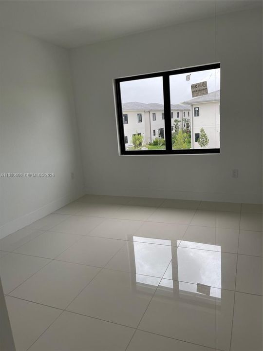 For Rent: $3,250 (5 beds, 4 baths, 2281 Square Feet)