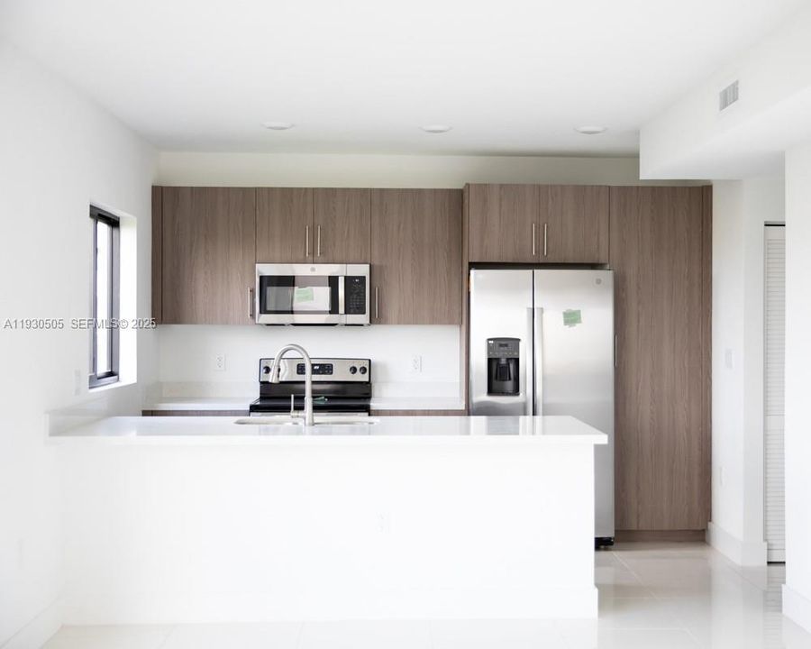 For Rent: $3,250 (5 beds, 4 baths, 2281 Square Feet)