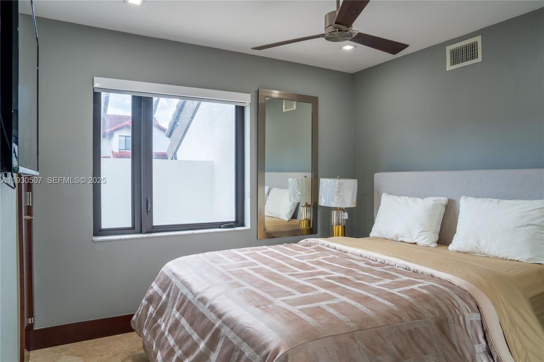 For Sale: $725,000 (4 beds, 3 baths, 1819 Square Feet)