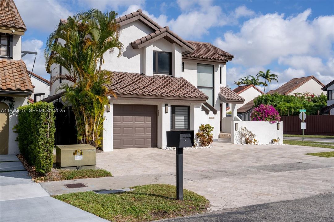 For Sale: $725,000 (4 beds, 3 baths, 1819 Square Feet)