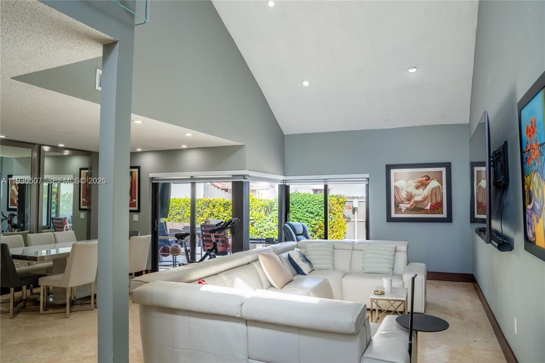 For Sale: $725,000 (4 beds, 3 baths, 1819 Square Feet)