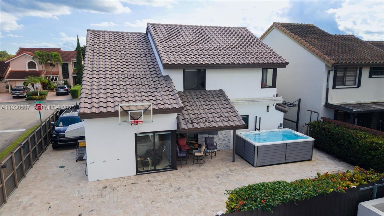 For Sale: $725,000 (4 beds, 3 baths, 1819 Square Feet)