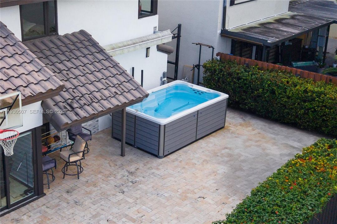 For Sale: $725,000 (4 beds, 3 baths, 1819 Square Feet)