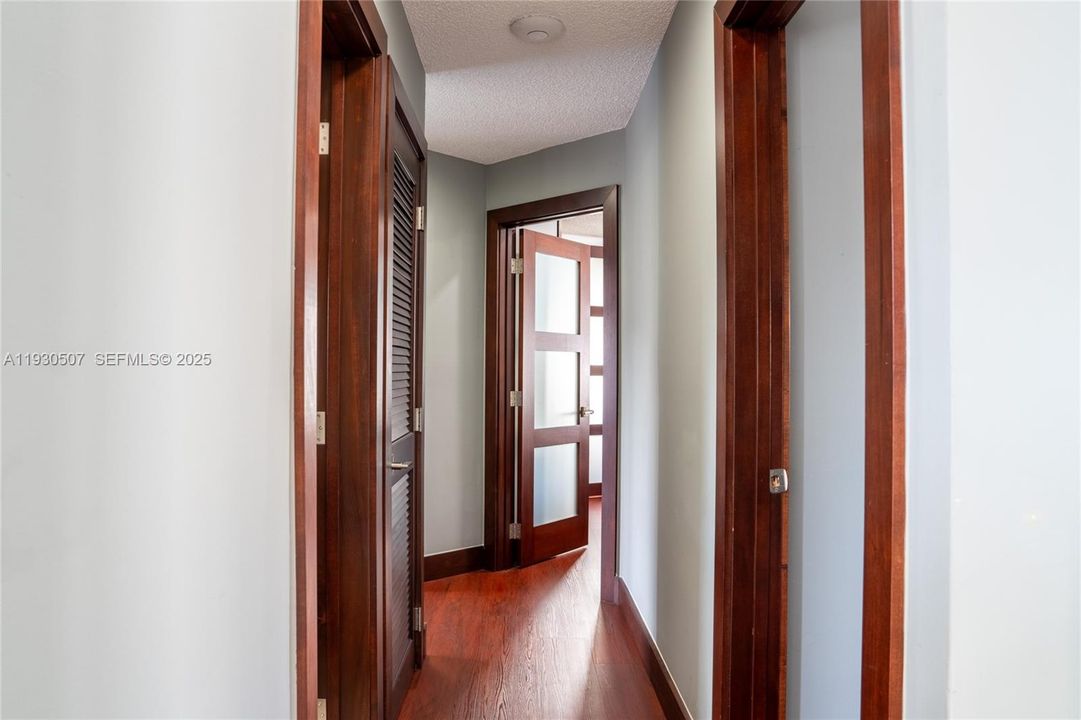 For Sale: $725,000 (4 beds, 3 baths, 1819 Square Feet)