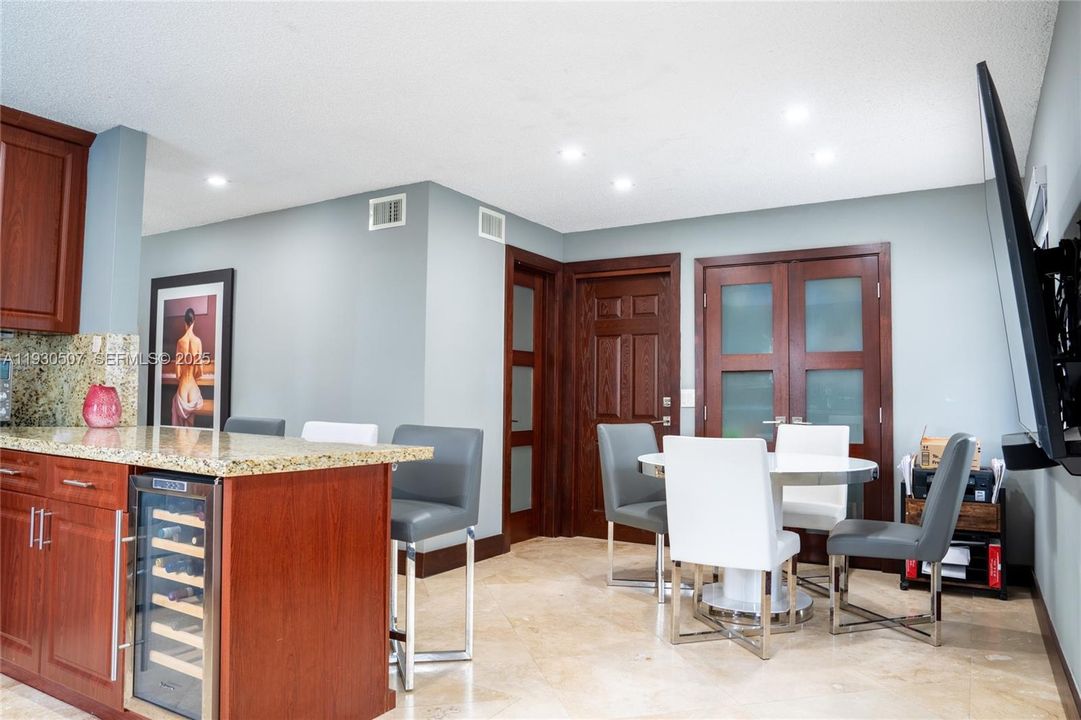 For Sale: $725,000 (4 beds, 3 baths, 1819 Square Feet)