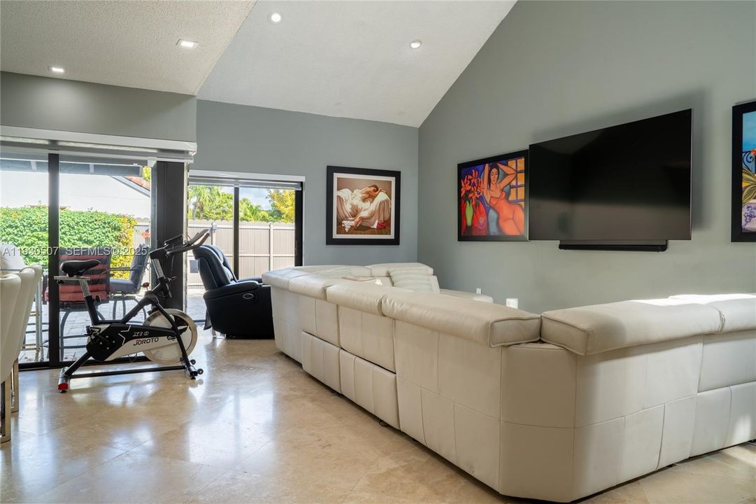 For Sale: $725,000 (4 beds, 3 baths, 1819 Square Feet)