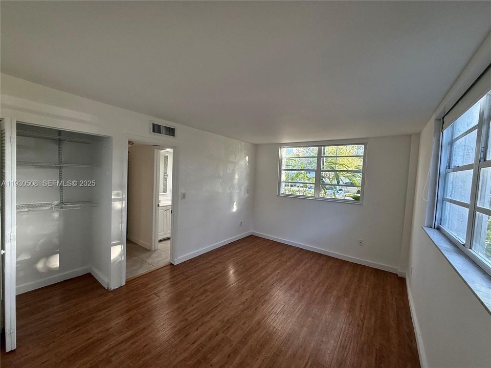 For Sale: $297,000 (1 beds, 1 baths, 741 Square Feet)