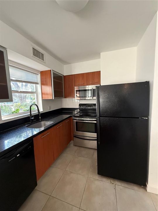 For Sale: $297,000 (1 beds, 1 baths, 741 Square Feet)