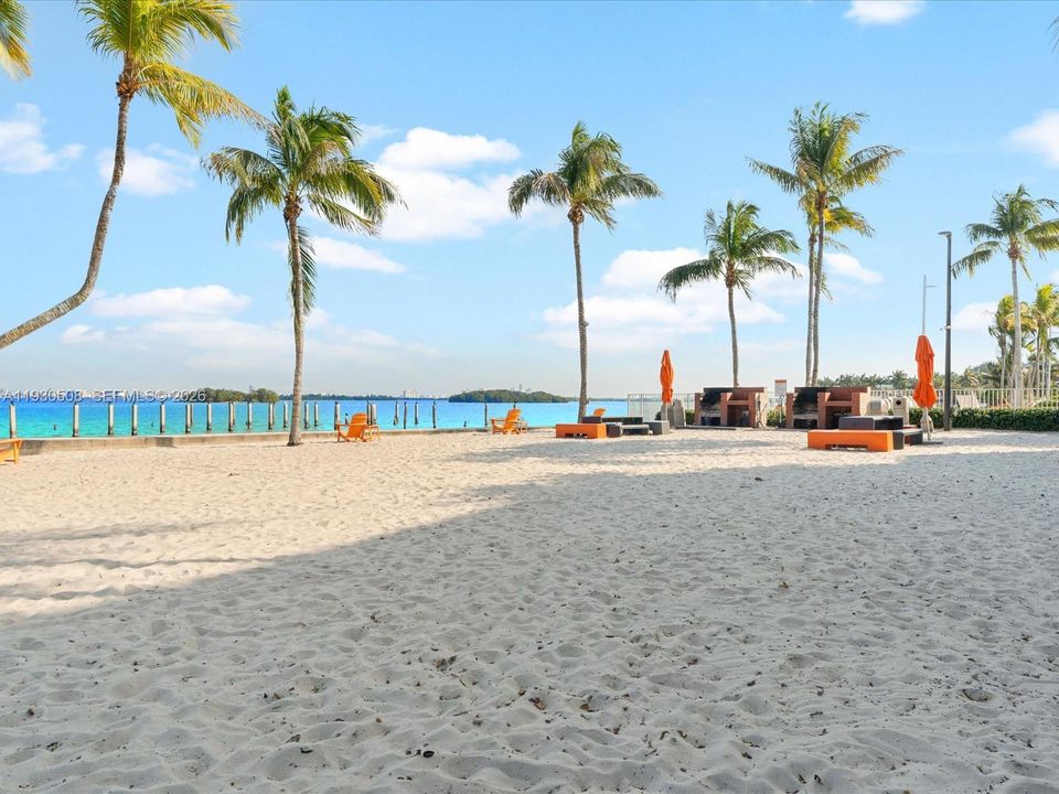 For Sale: $299,500 (1 beds, 1 baths, 741 Square Feet)