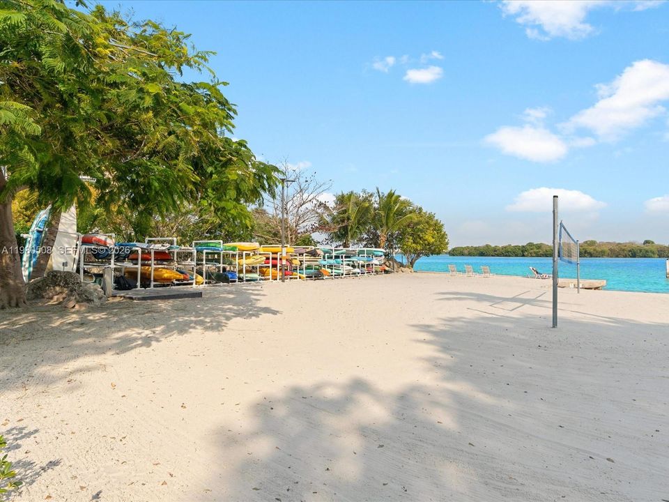 For Sale: $299,500 (1 beds, 1 baths, 741 Square Feet)