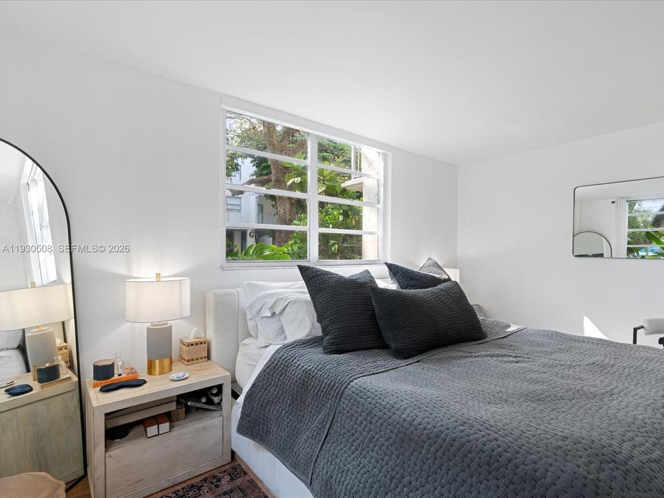 For Sale: $299,500 (1 beds, 1 baths, 741 Square Feet)