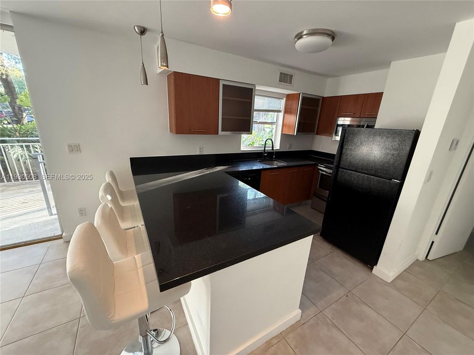 For Sale: $297,000 (1 beds, 1 baths, 741 Square Feet)