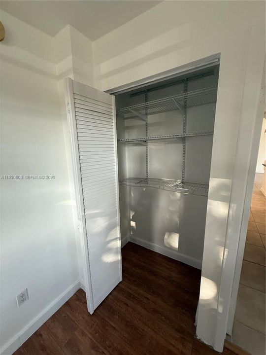 For Sale: $297,000 (1 beds, 1 baths, 741 Square Feet)