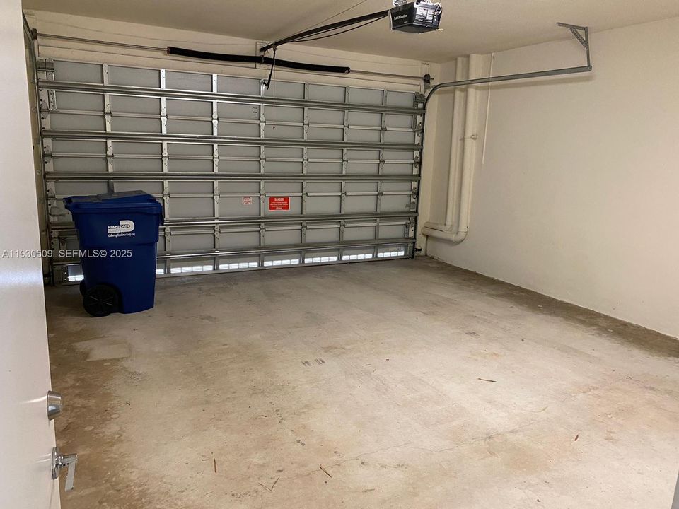 出租: $4,000 (3 贝兹, 2 浴室, 2379 平方英尺)