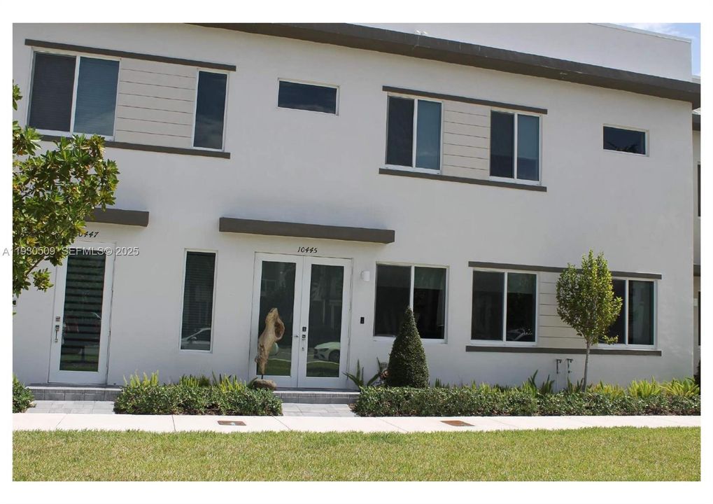 出租: $4,000 (3 贝兹, 2 浴室, 2379 平方英尺)