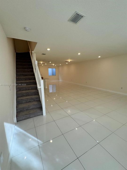 出租: $4,000 (3 贝兹, 2 浴室, 2379 平方英尺)