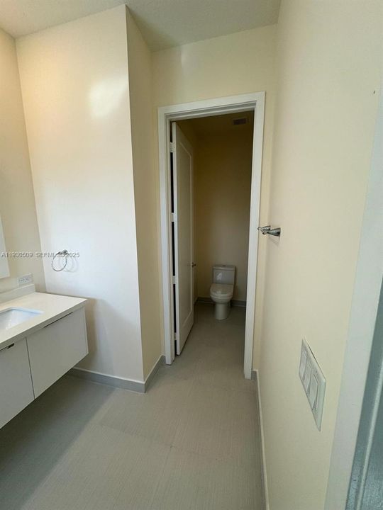 出租: $4,000 (3 贝兹, 2 浴室, 2379 平方英尺)