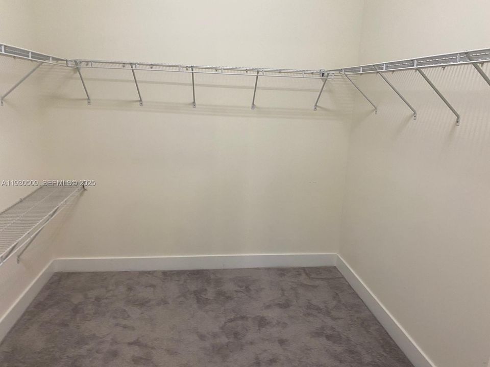 出租: $4,000 (3 贝兹, 2 浴室, 2379 平方英尺)