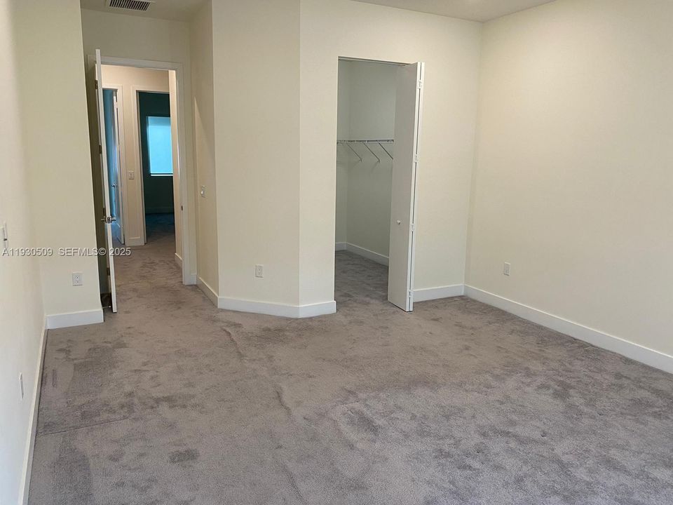 出租: $4,000 (3 贝兹, 2 浴室, 2379 平方英尺)