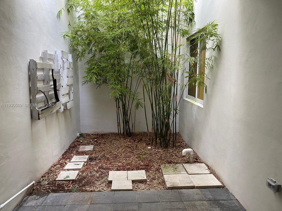 出租: $4,000 (3 贝兹, 2 浴室, 2379 平方英尺)