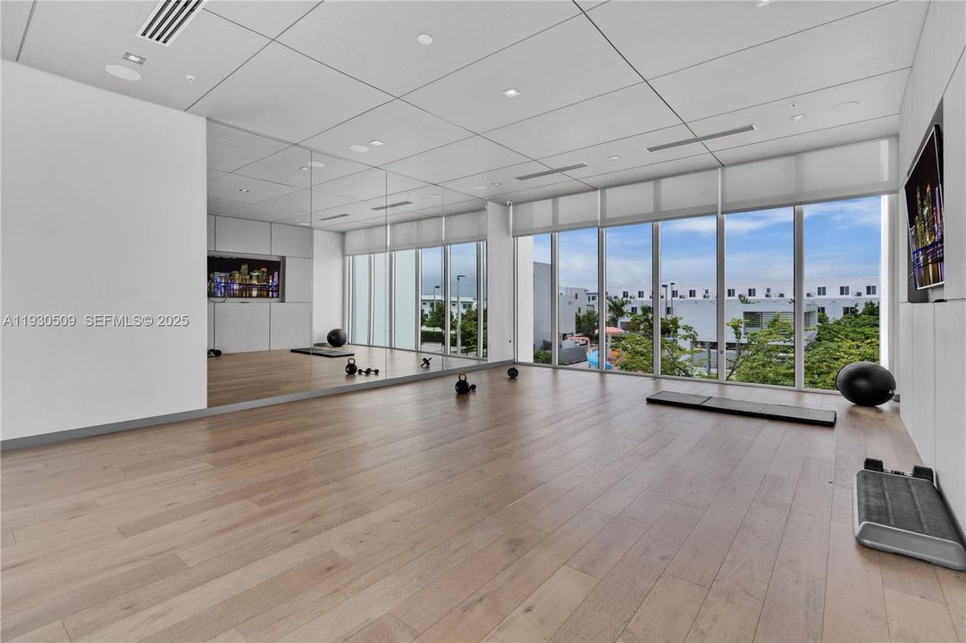 出租: $4,000 (3 贝兹, 2 浴室, 2379 平方英尺)