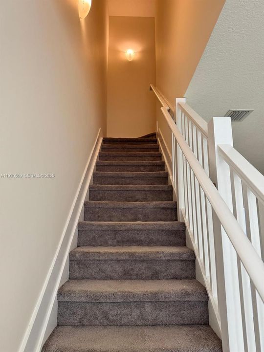 出租: $4,000 (3 贝兹, 2 浴室, 2379 平方英尺)