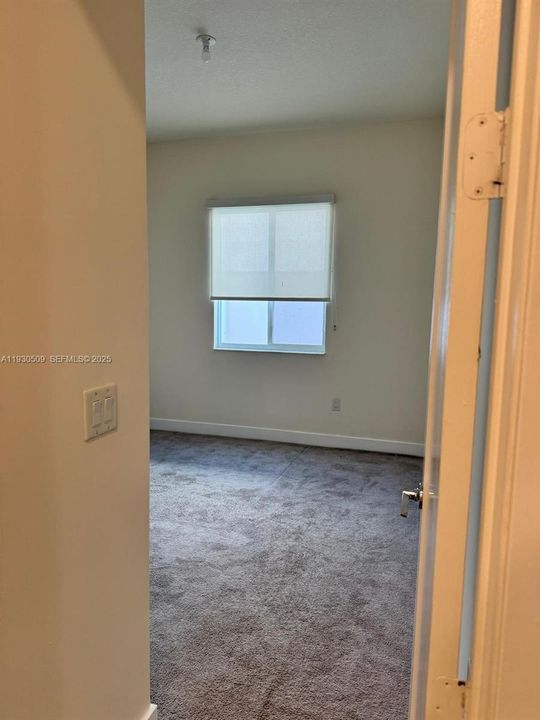 出租: $4,000 (3 贝兹, 2 浴室, 2379 平方英尺)