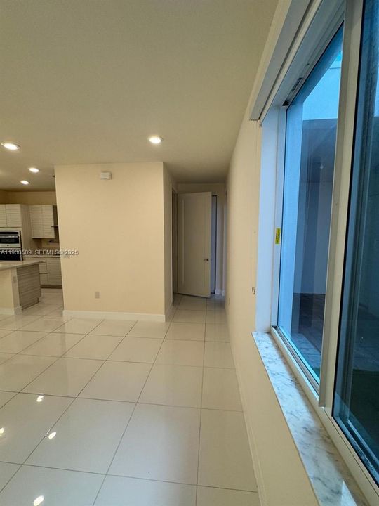 出租: $4,000 (3 贝兹, 2 浴室, 2379 平方英尺)