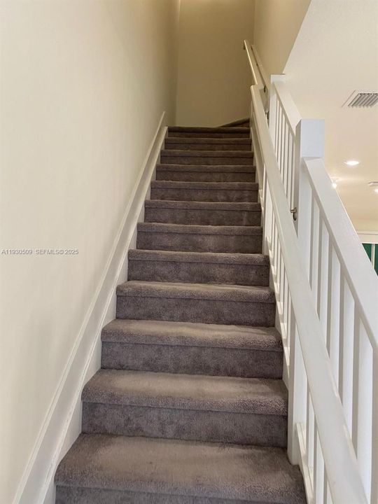 出租: $4,000 (3 贝兹, 2 浴室, 2379 平方英尺)