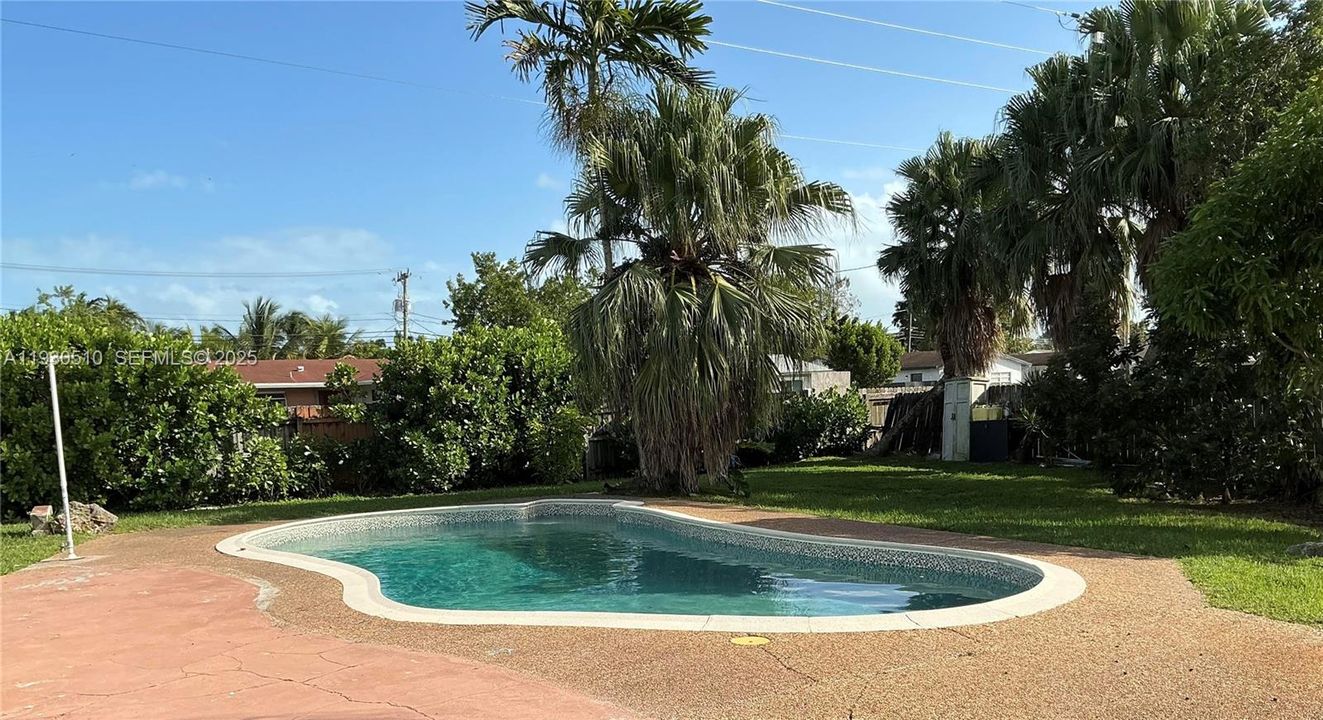 En Venta: $810,000 (4 camas, 2 baños, 2461 Pies cuadrados)