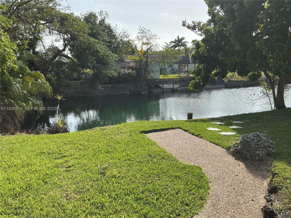 En Venta: $810,000 (4 camas, 2 baños, 2461 Pies cuadrados)