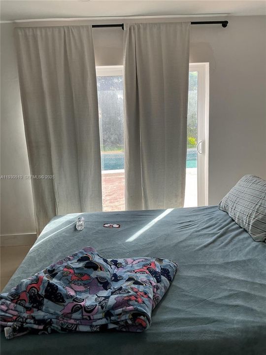 En Venta: $810,000 (4 camas, 2 baños, 2461 Pies cuadrados)