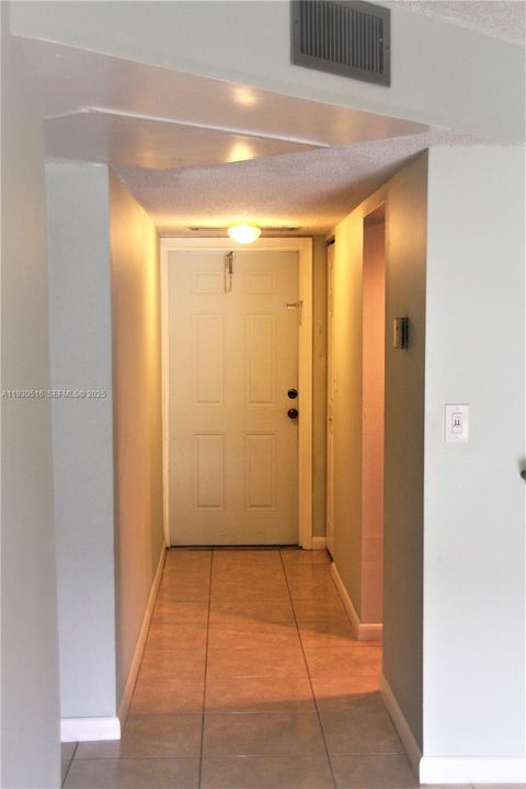 В аренду: $1,850 (2 спален, 2 ванн, 949 Квадратных фут)